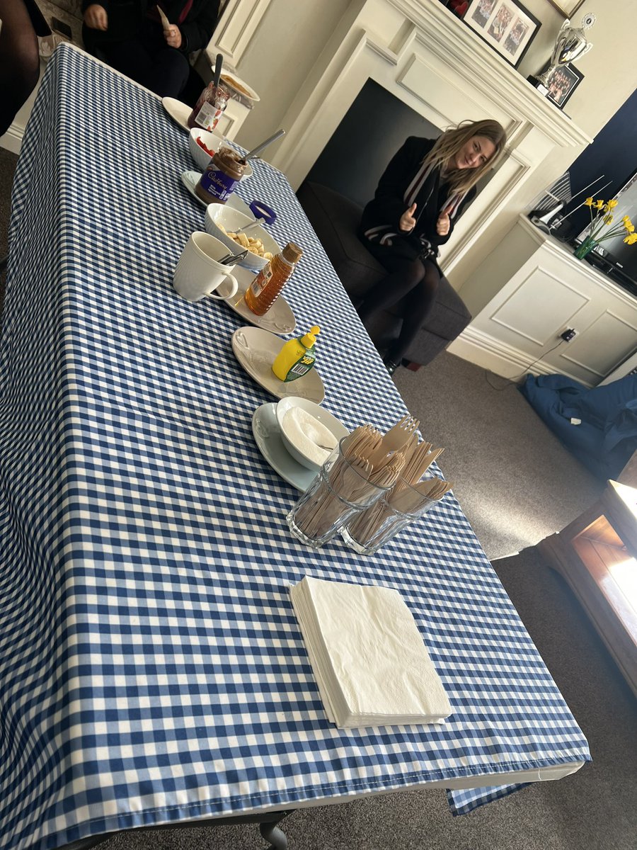 BromsHazeldene's tweet photo. The Hazeldeneans enjoying some pancakes earlier this week #lateshrovetuesday #pancakes #allthetoppings https://t.co/NGagbaxGIq