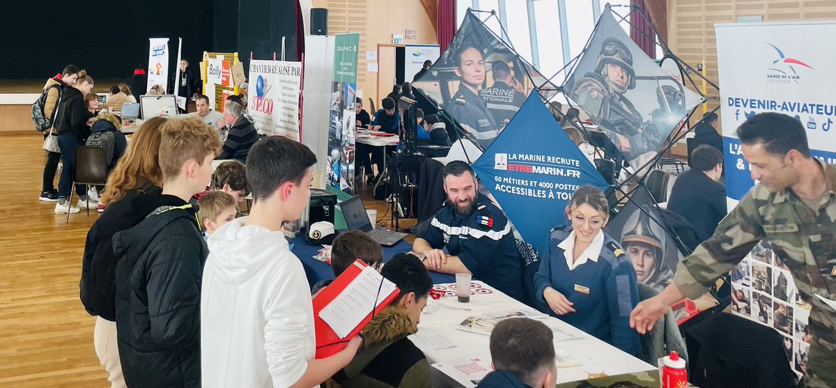 Forum des métiers #ECLORE Saint-Maixent : échanges, partage, 💭
#orientation #parcoursavenir 
➡️métiers du sport
➡️ médico-social, corps en uniforme, agroalimentaire, événementiel, artisanat, etc. 
🙏participants 
✅engagement fort des EPLE du réseau 
<a href="/v_guggiari/">Guggiari Véronique</a> <a href="/Vald79/">Valérie Deschler</a>
