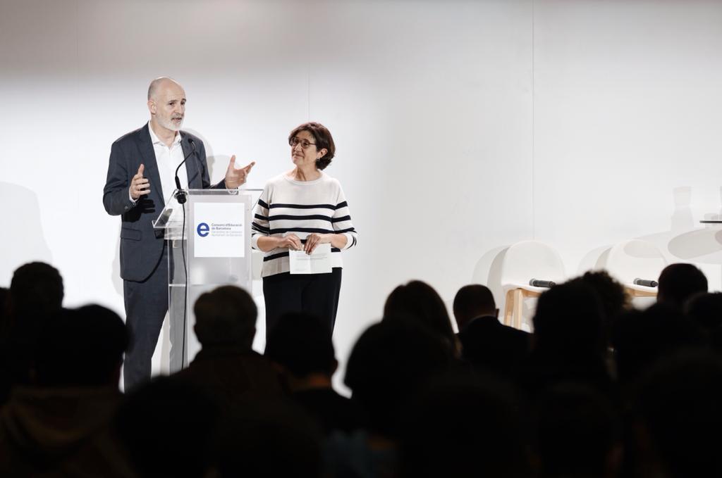 El director general de <a href="/barcelonactiva/">Barcelona Activa</a>, <a href="/felixortega/">Felix Ortega</a>, ha donat la benvinguda a l'acte!

El nou centre de l'<a href="/iTecBcn/">Institut Tecnològic de Barcelona</a> s'enfocarà en formació tecnològica i potenciarà la relació amb l'ecosistema digital de la ciutat.💻

S'obrirà a l'inici del curs 2023-2024, acollint +600 alumnes.🔝