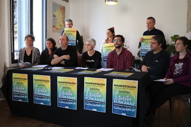 Euskalgintzak hizkuntza politika eraginkor bat aldarrikatuko du Baionako karriketan apirilaren 22an <a href="/Konfederazioa/">Euskal Konfederazioa</a> <a href="/seaskaikastola/">seaska.ikastolak</a> <a href="/biga_bai/">BIGA BAI</a> <a href="/EHaziak/">Euskal Haziak</a> <a href="/aekiparralde/">AEK Iparralde</a> <a href="/LekuUda/">Uda Leku</a> <a href="/EuskalHedabide/">Euskal Hedabideak</a> kazeta.eus/eu/info_kz/202…