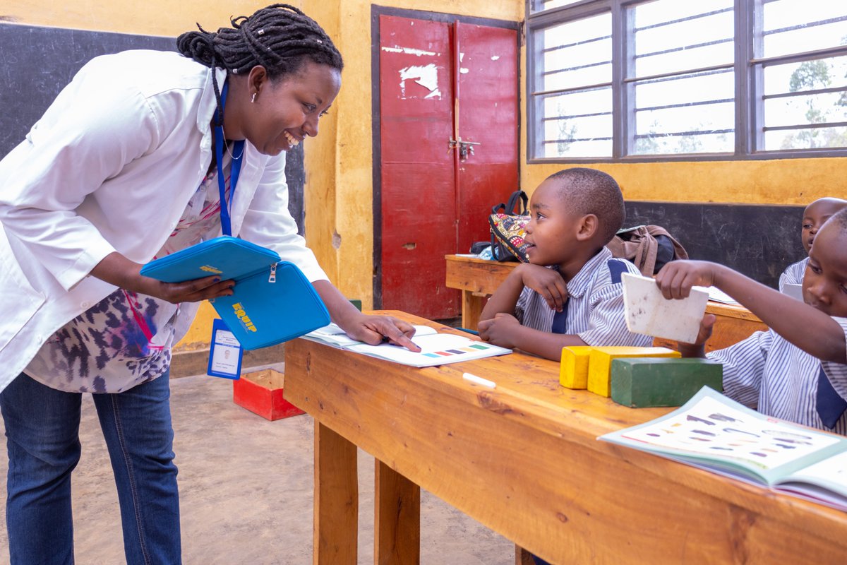 Closing #gendergaps in education requires real-time data. @RwandaEQUIP empowers schools with techniques, technology and #digital guides to improve school management, instruction, and monitor attendance, lesson delivery and learning outcomes. More👉 cutt.ly/J8ZSRvV