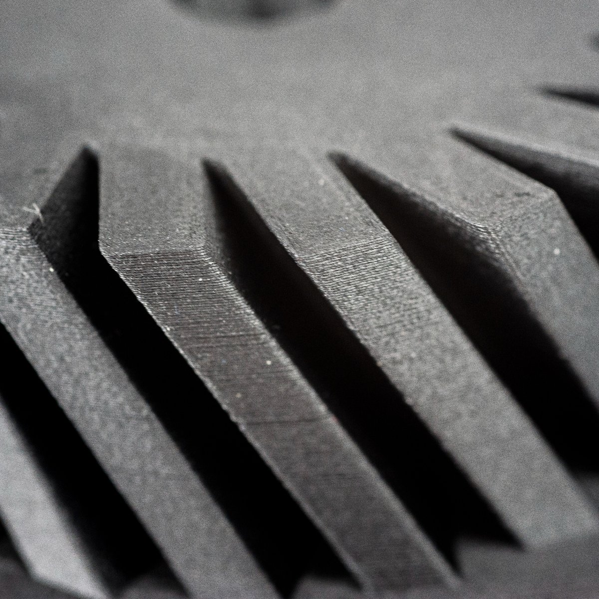 Spectrum ASA-X CF10 is resistant to external exposure, such as sunlight and humidity, with a tensile strength of over 7.5 GPa and a thermal resistance of 101°C. At the same time has low shrinkage and is, unusually for technical materials with comparable properties, easy to print.