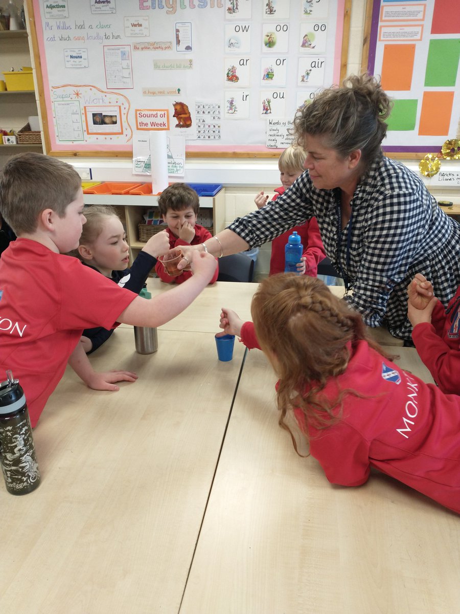 MonktonYear2's tweet photo. As part of our Innovate topic we were looking at Egyptian spices. We imagined we were in an Egyptian market and thought about all of the sights and sounds that we would hear! Some of us were even brave enough to try some of the spices. As hot as the Sahara Desert springs to mind! https://t.co/o7zHFjSj55