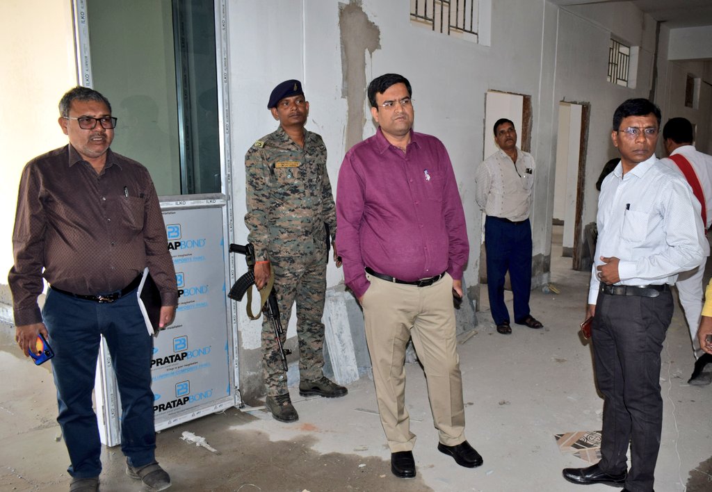 गुरुवार को समाहरणालय परिसर में निर्माणाधीन ईवीएम एवं वीवीपैट भंडारण केंद्र का निरीक्षण किया। 
<a href="/ceojharkhand/">Chief Electoral Officer, Jharkhand</a>