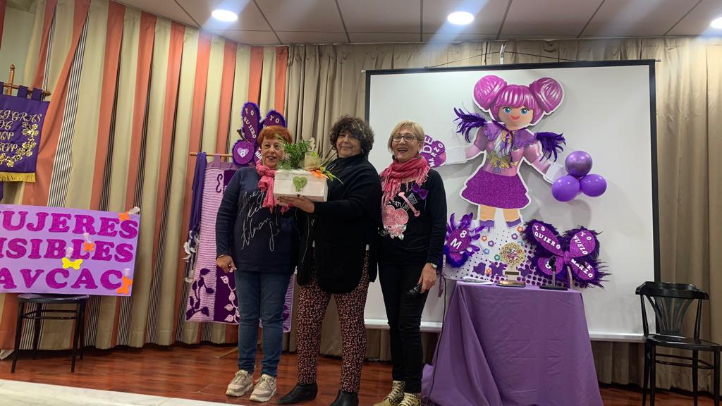 psoe_ct's tweet photo. Hemos asistido a las jornada de trabajo de la @FAVCAC1 con motivo del “Día Internacional de la Mujer”.
@andreu_isa y Caridad Rubio han participado en las actividades para resaltar el papel de las mujeres en el movimiento vecinal.
#LiderandoElProgreso #CartagenaLaRazón https://t.co/yXnaqDqL4J