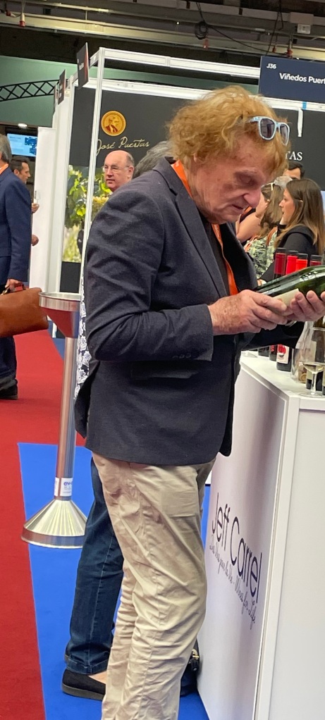 LiggersofLondon's tweet photo. @angelatalkswine @londonwinefair @GauchoPicc Sadly these two liggers gatecrashed. https://t.co/ybX6bxAgcO