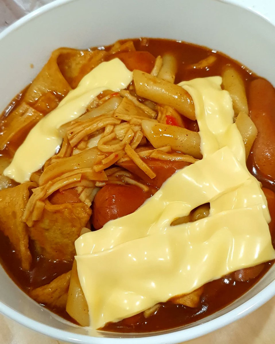 by_babykim's tweet image. TTEOKBOKI TREASURE namanyeee 🤭
Welcome to MALAYSIA adik2 @treasuremembers  Have fun for concert this saturday ... noona dont have budget ... so i mybe watch u from outside the stadium kekekeke ... 

#babykiminthekitchen #mainmasak2