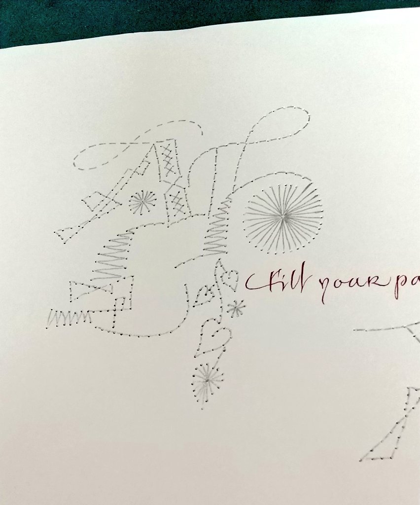 HNCalligraphy's tweet photo. ✑Fill your paper with the breathing of your heart.
白い紙に銀
Pointed Penによる文字は、#gouache(不透明水彩絵の具)を使用しています
#紙刺繍 #paper_piercing
#Calligraphy
#PointedPenVariations https://t.co/y9Zd9hLKhR