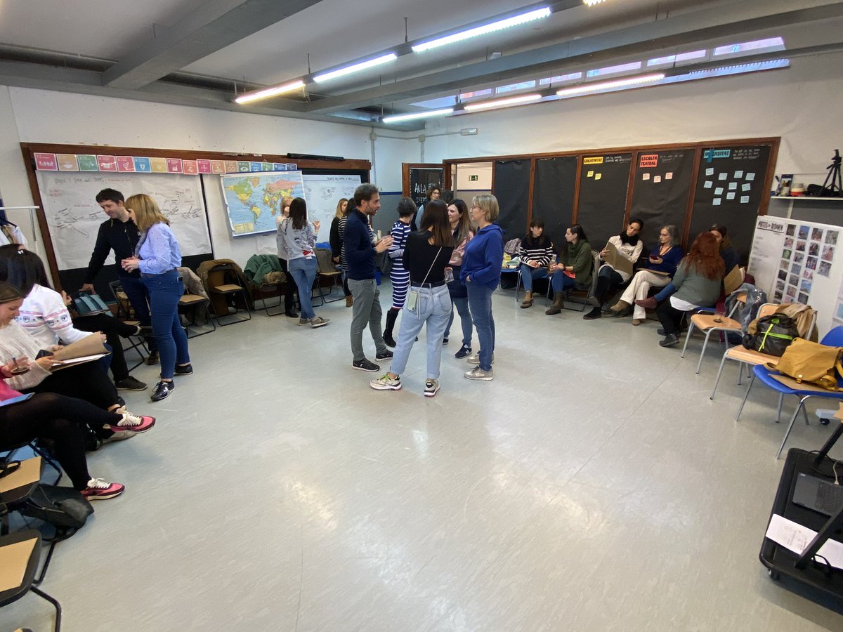 Matí bonic d’intercanvi i inspiració a <a href="/santjordivng/">Escola Sant Jordi VG</a> acollint als centres de la Xarxa de Transformació del Laboratori de Transformació <a href="/InnovacioE/">Innovació Educativa, Departament Educació</a>. M’encanta explicar la nostra escola, amb les seves certeses i les seves preguntes. Amb els seus èxits i les seves oportunitats.