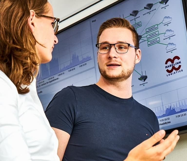 Slimme asset tracking voor Rabelink Logistics 🚚📦

De transportsector staat onder hoge druk. En dus creëerden we samen met Prometheus een slimme totaaloplossing via IoT, speciaal voor Rabelink Logistics. Hoe precies? Bekijk de case: lnkd.in/enPAAD5B #IoT #logistiek