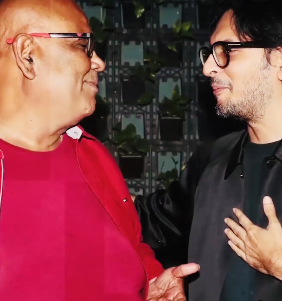 Saddened by the sudden demise of Satish Kaushik ji🙏 So humbled to have been encouraged by this titan of comedy on the release of my first comedy film. Pictured here sharing a laugh at the Cash party. #SatishKaushik OmShanti