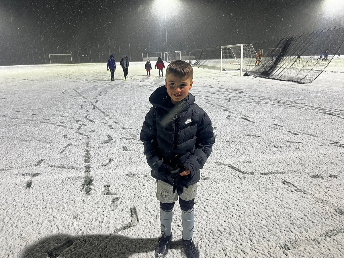 Teamgrassroots_'s tweet image. #Shoutout to the Croft FC U9 Royals, coaches and parents who braved the snow for training last night!
#dedication #liveforit #CROFTFC

Does your Coach, Club, Team or League deserve to be Nominated for a National Award?
 
Nominate them now HERE 👉 tinyurl.com/msvubaux