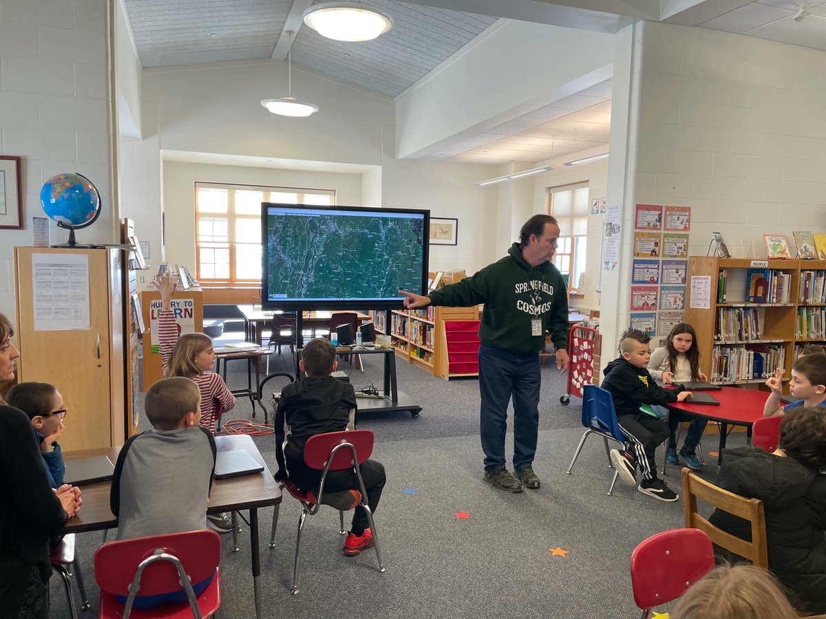 elm_vt's tweet image. This week at the Library students in 2nd grade got to explore Google Maps. We had a special visit with Colin McKaig, Tech Integration Coach. 
#ssdvt  #elmhillschool  #techisthefuture