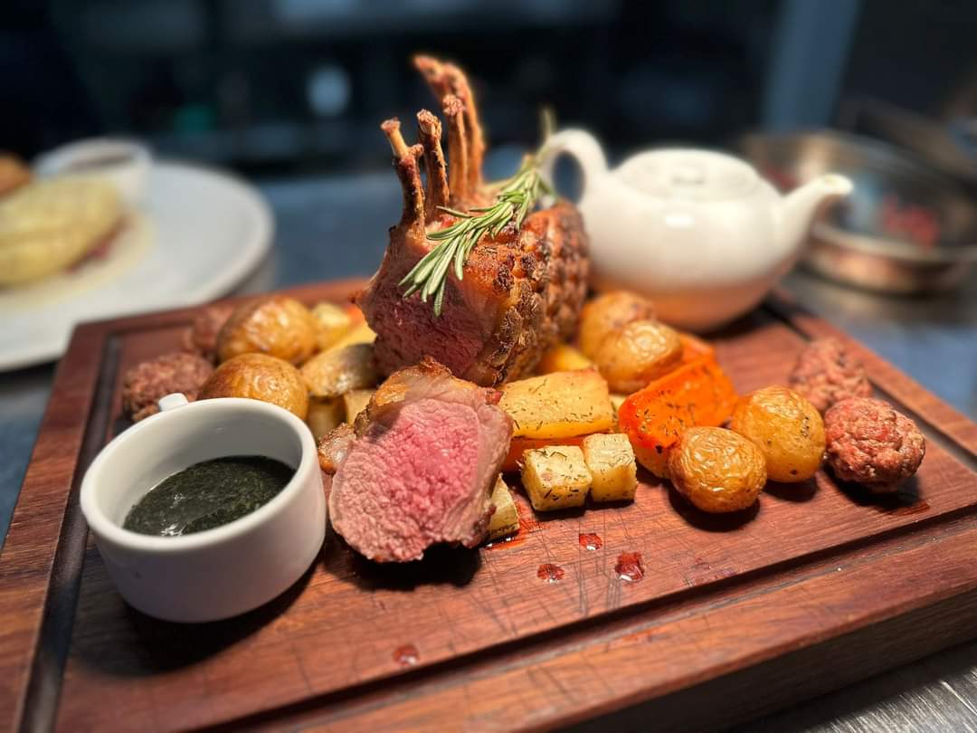 Five courses from within a 25 mile radius of <a href="/TheGroveCromer/">The Grove, Cromer</a> - Wonderful.
Including veg from their own gardens, fish from the North Sea, meats from #Norfolk butchers...

Discover more &amp; head to The Grove for a Norfolk taste bud experience - thegrovecromer.co.uk/5-from-25/

📷 The Grove