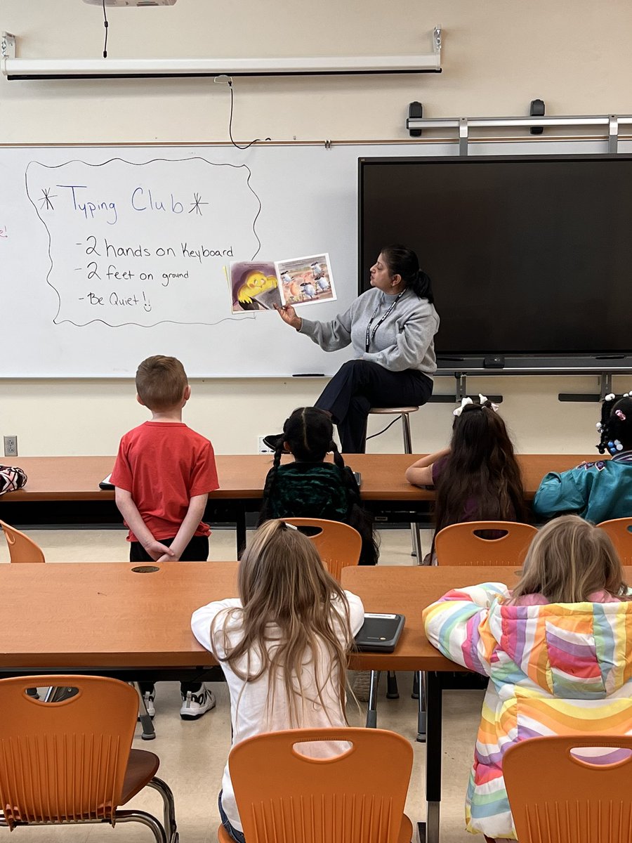liz_isaacs's tweet image. Thank you Mrs. Jagpal (CW’s Liaison), for coming into computer lab to be our mystery reader yesterday. #righttoreadweek @Hamilton_CW