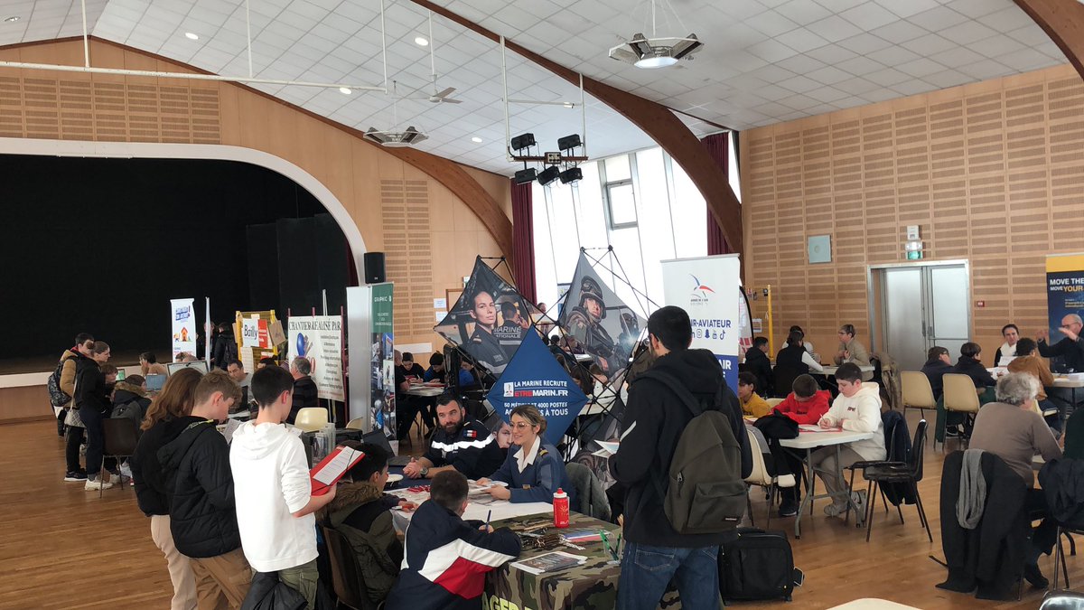 Les élèves de 5ème du <a href="/CJeanvilar/">Collège JeanVilar</a> au Forum des Métiers du réseau ECLORE