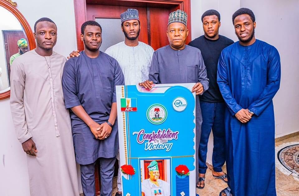 BatKsmCallCen's tweet photo. Yesterday, the leadership of BAT|KSM Call center, paid a Congratulatory visit to His Excellency, Senator @KashimSM, the Vice President-Elect of the Federal Republic of Nigeria at his residence in Abuja. https://t.co/RNdwZFzmcS