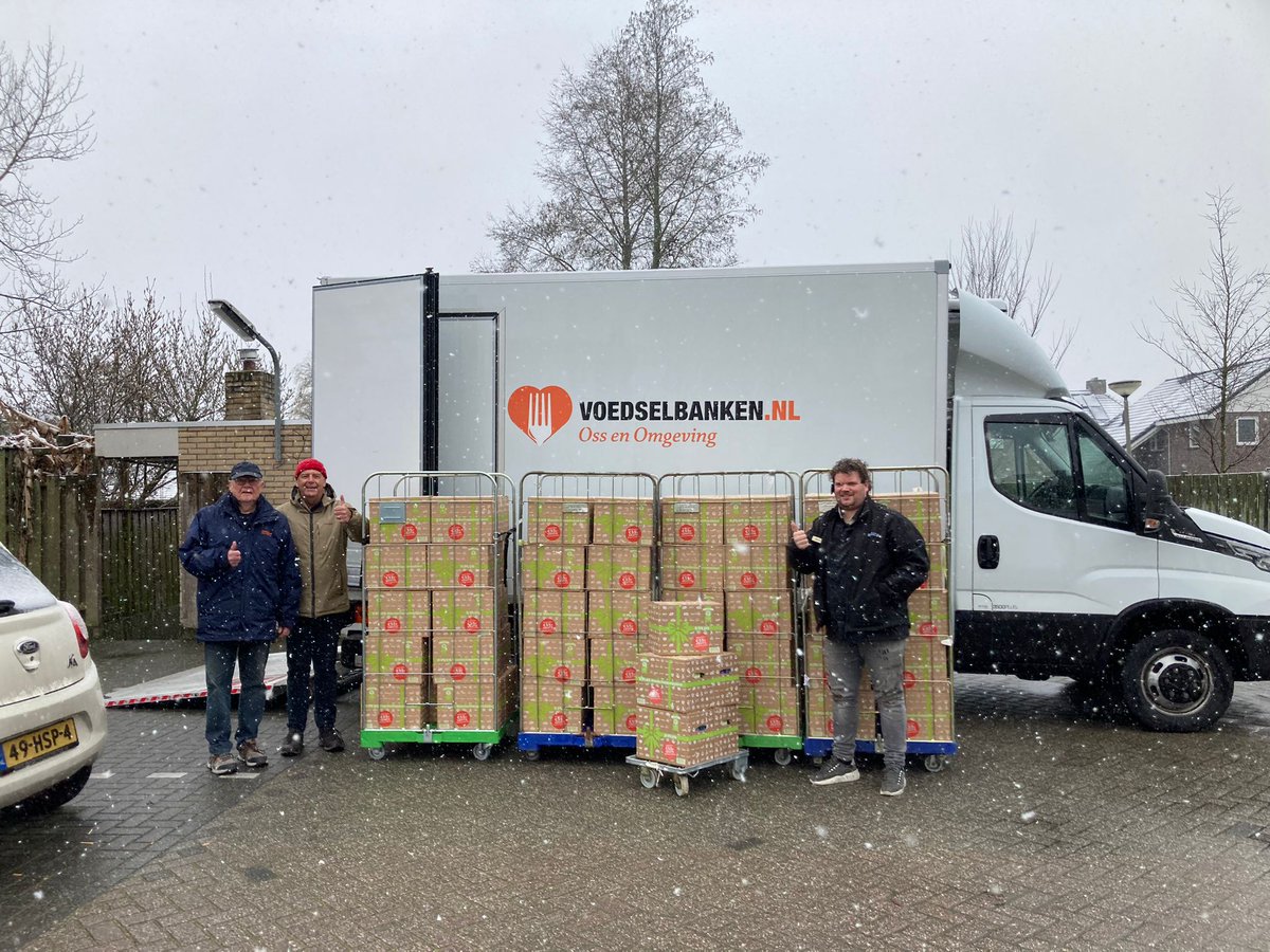 VoedselbankOss (@voedselbankoss) on Twitter photo En #Herpen heeft weer massaal zegeltjes geplakt voor <a href="/VoedselbankOss/">VoedselbankOss</a>. In samenwerking met de #Plus van Martijn van den Berg was de opbrengst 125 prachtige pakketten. Daar maken we weer veel klanten blij mee. 🙏🙏🙏🙏 En #Herpen heeft weer massaal zegeltjes geplakt voor <a href="/VoedselbankOss/">VoedselbankOss</a>. In samenwerking met de #Plus van Martijn van den Berg was de opbrengst 125 prachtige pakketten. Daar maken we weer veel klanten blij mee. 🙏🙏🙏🙏
