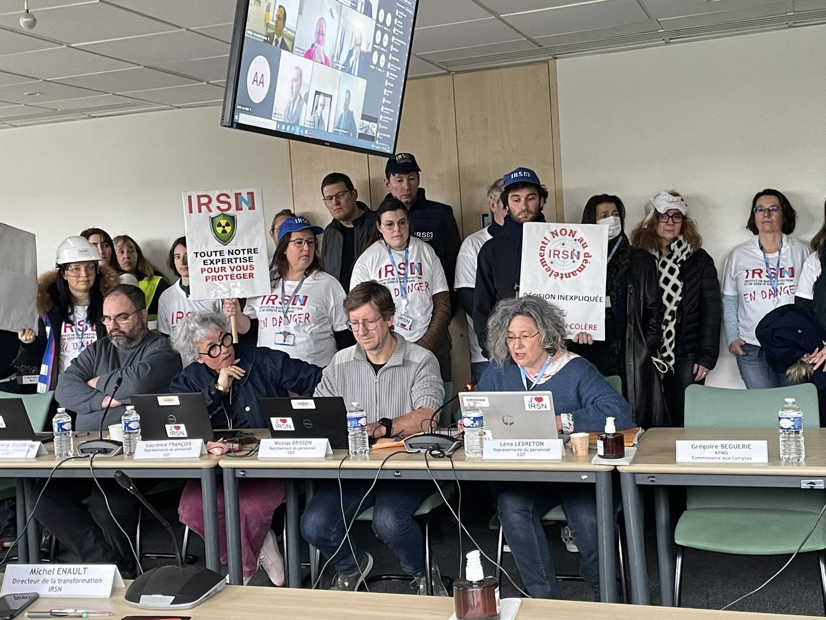 JaimeMonIRSN's tweet image. En direct de l’@IRSNFrance 

Les salariés envahissent le conseil d’administration pour demander des réponses à leurs interrogations.

@JeSoutiensIRSN