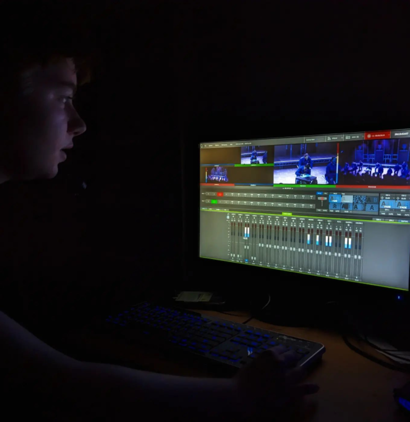 vocmedia's tweet photo. Another busy night for our first year level 3 creative media students filming the 1984 play. Well done to all involved! π₯
#media #creativemedia #mediaproduction #liveshoot #multicam #live #play #lancashire #runshawcollege #btec #cameraop #director #visionmix @RunshawCollege https://t.co/kJgK3DWR2g