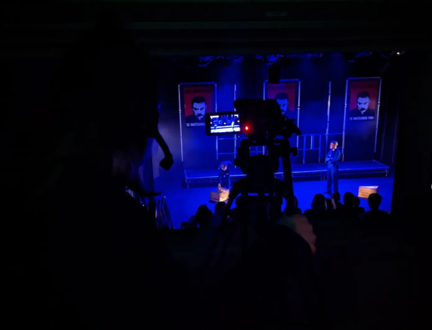 vocmedia's tweet photo. Another busy night for our first year level 3 creative media students filming the 1984 play. Well done to all involved! π₯
#media #creativemedia #mediaproduction #liveshoot #multicam #live #play #lancashire #runshawcollege #btec #cameraop #director #visionmix @RunshawCollege https://t.co/kJgK3DWR2g