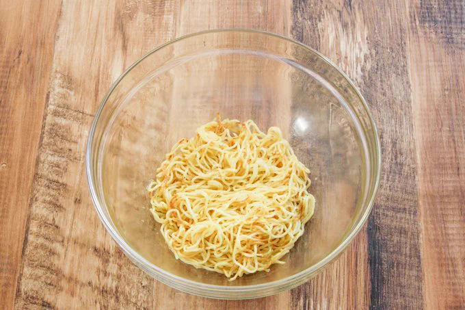 焼きそば麺が余っちゃったときにも重宝しそう！簡単で美味しそうな「油そば」レシピ！
