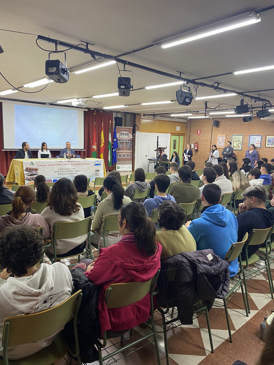 El presidente del consejo escolar de Andalucía, Manuel Perez García da comienzo a nuestro acto