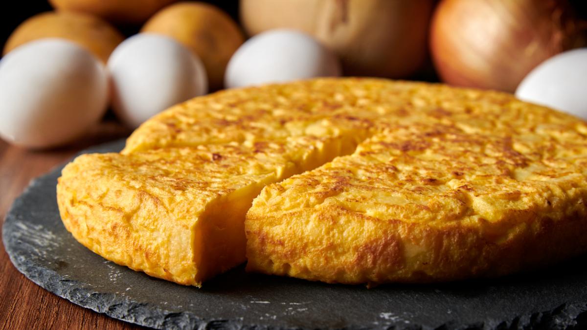 La tortilla de patatas engorda por la noche