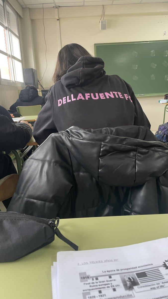 _naatillas's tweet photo. pedazo sudadera https://t.co/bBnJnFIO6f