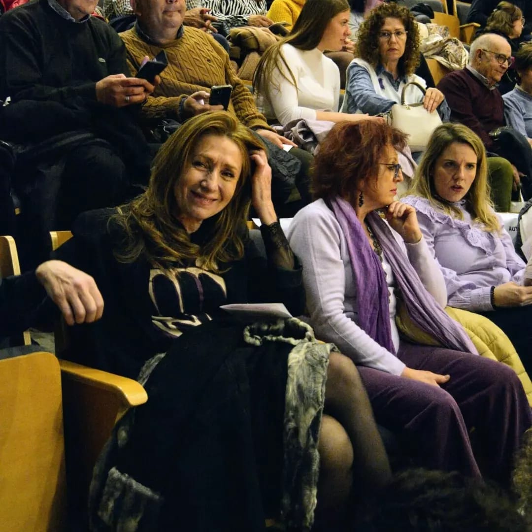 cristinaelenafu's tweet photo. Ayer, #8marzo ,@cristinaelenafu , candidata a la alcaldía de #cuenca , en el acto Institucional por el #diadelamujer en el Teatro - Auditorio de Cuenca #joseluisperales .

#cscuenca #cscastillalamancha #inconformistas https://t.co/6A7mMlvite