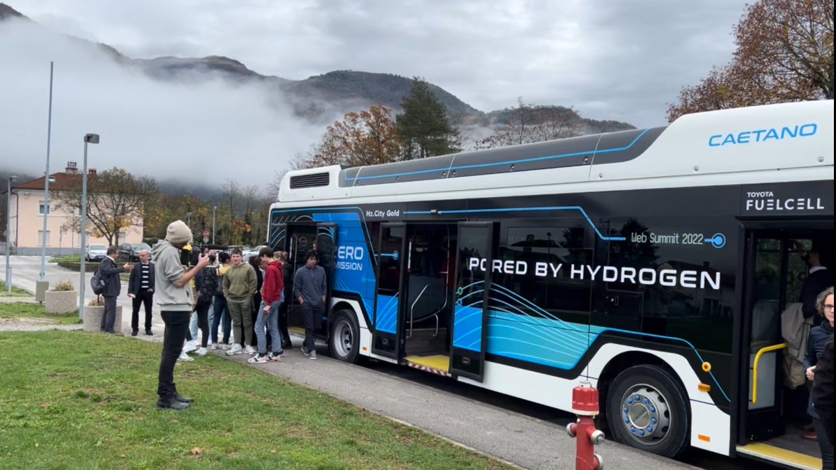 Fuelcellbus's tweet photo. #TBT Last November, the first Central &amp; Eastern European #Hydrogen Bus roadshow started in Slovenia! A series of interesting activities took place during those days! The #CEEH2Bus is part of the JIVE 2 project, co-funded by the @CleanHydrogenEU 

More at https://t.co/tsggxltqbv https://t.co/cyNPryp65g