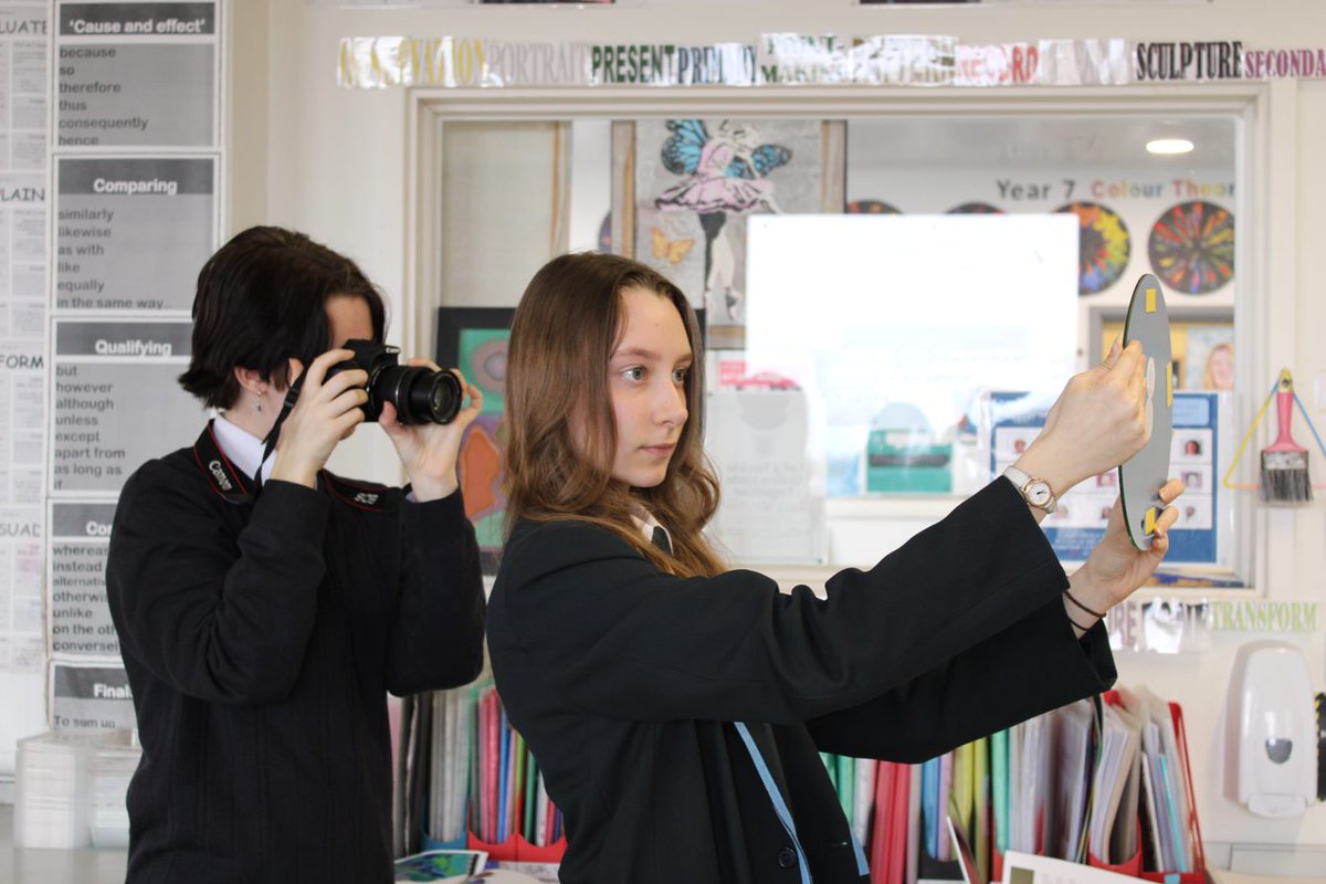 TheVA_Chatham's tweet photo. On Tuesday we welcomed UCA to deliver a Digital Camera Workshop to some of our Year 10 students 📷
#cameraworkshop #uca #wearevictory #weareone #proudtobeTSAT https://t.co/epuZ4jpzqf