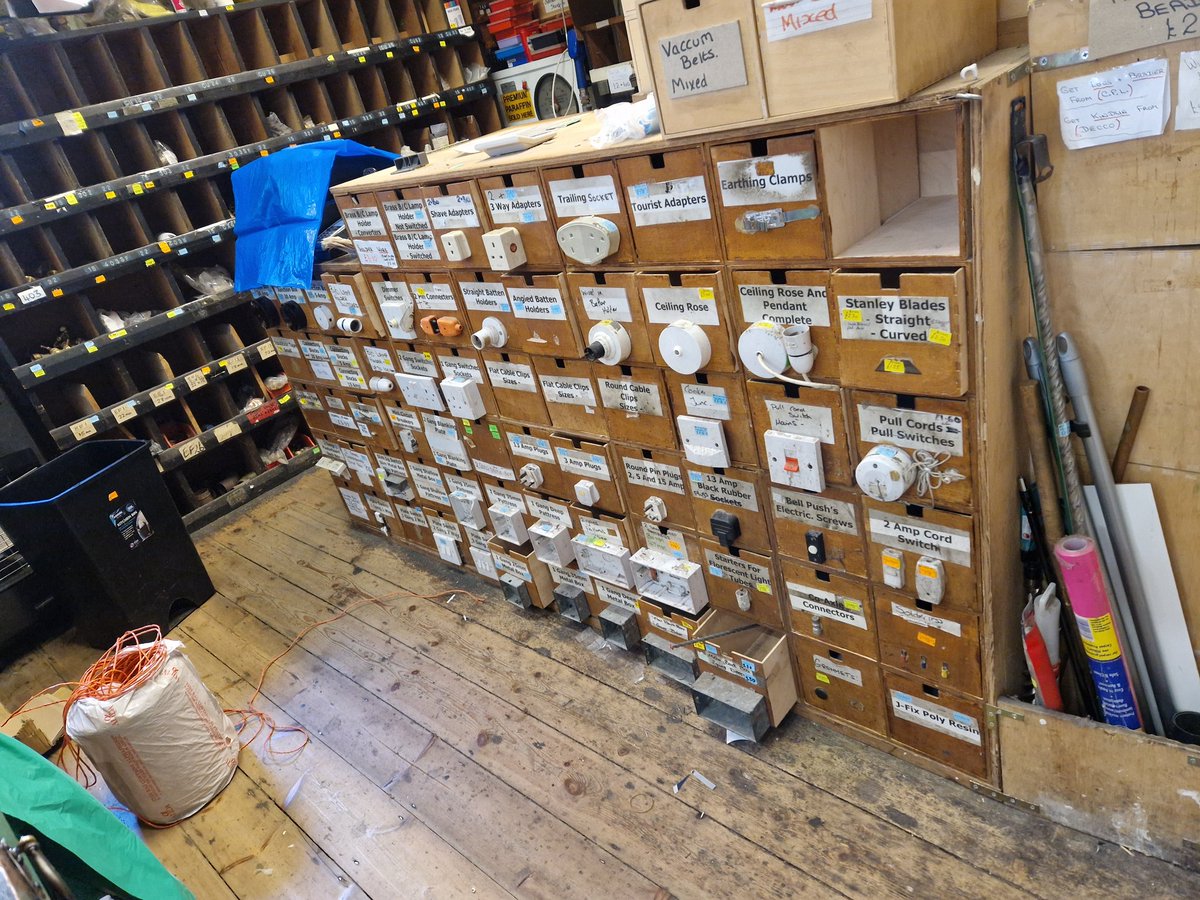 ADS ONE LTD (@adsoneltd) on Twitter photo <a href="/ADSONELTD/">ADS ONE LTD</a> For all those that like a spot of upcycling we have some fantastic opportunities. A desk, lots of sturdy IKEA draws, a large filing cabinet,and two small filling cabinets. #recycling #upcycling #streathamhill <a href="/ADSONELTD/">ADS ONE LTD</a> For all those that like a spot of upcycling we have some fantastic opportunities. A desk, lots of sturdy IKEA draws, a large filing cabinet,and two small filling cabinets. #recycling #upcycling #streathamhill