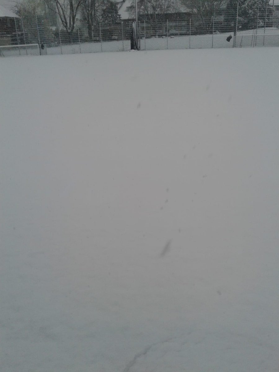 Smith_Maint's tweet photo. Love a bit of snow, but not when it stops our maintenance works in the North! 🌨️🌨️
#snow #hockey #football #tennis #3G #nowork #sportpitches #groundsmaintenance #FacilitiesMgmt #artificialgrass https://t.co/WYdDGMMAzw