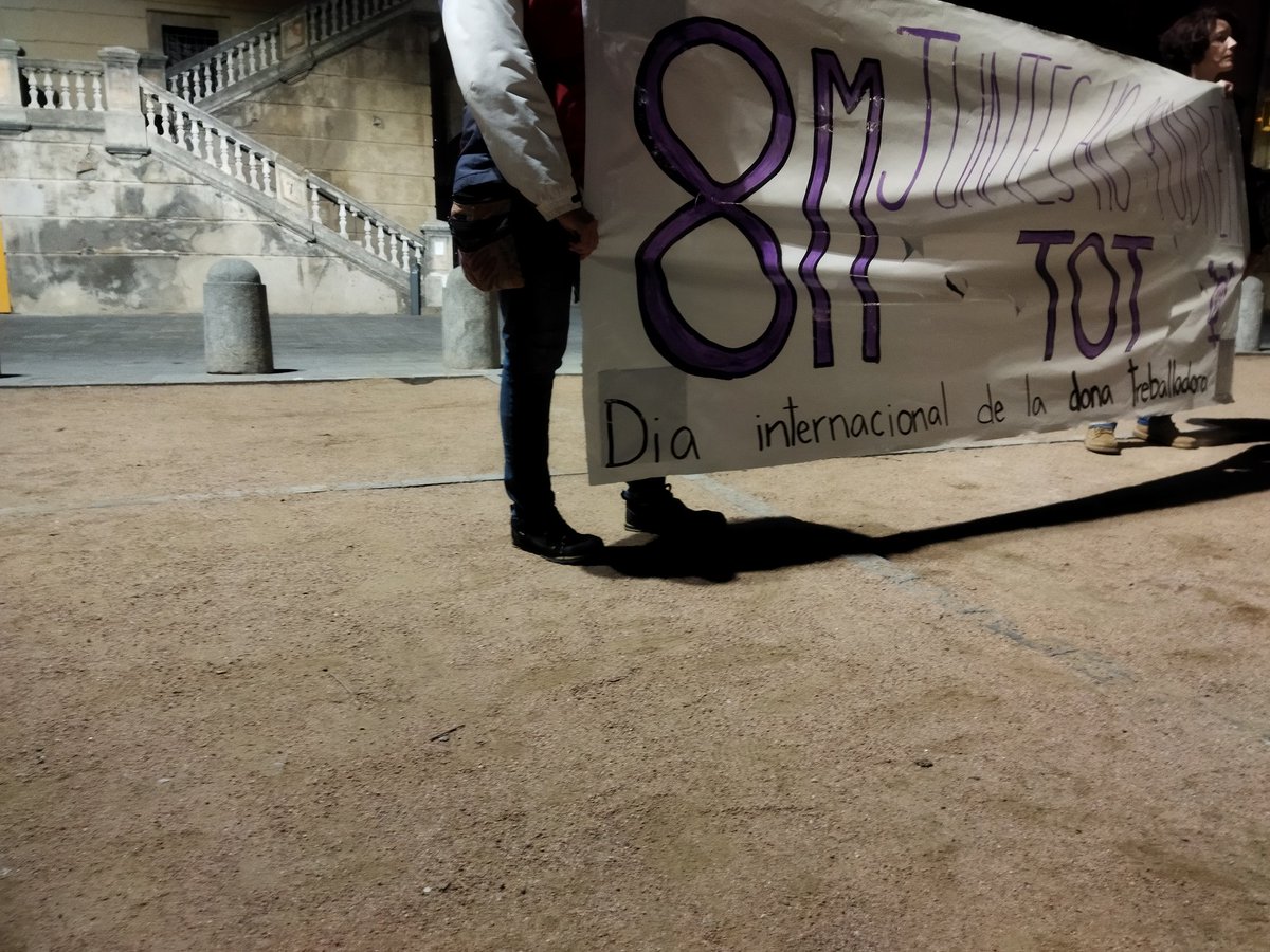 laveudesantjoan's tweet photo. 👩♀️ Nova jornada de manifestacions al #Ripollès per celebrar el 8M, el Dia Internacional de la Dona Treballadora. La Joana Ortega de @la_sarja ens va parlar de les reivindicacions i dels problemes que pateixen les dones pel sol fet de ser-ho.

📻https://t.co/tNHwjyR1cp https://t.co/mEPASwJ5Zm