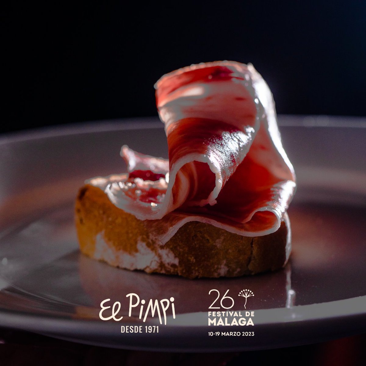 ElPimpiMalaga's tweet photo. ¡LUCES, CÁMARA Y A COMER! 🎬

Disfruta de una gastronomía de cine en pleno corazón de Málaga. 😍

Del 10 al 19 de marzo El Pimpi es restaurante colaborador de la 26 edición del #festivaldecinemalaga. ❤️ https://t.co/EsECszjVVW