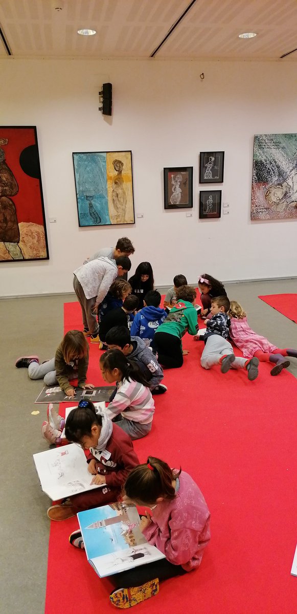 BibliotequesVNG's tweet photo. L'ARMARI DE L'OLIVIA
Avui els alumnes de 2n de l'Escola Canigó han gaudit, llegit, experimentat... d'allò més amb aquest laboratori!
#LaboratoriLectura #PromocioLectora #PAL https://t.co/RMOvfhLFKj