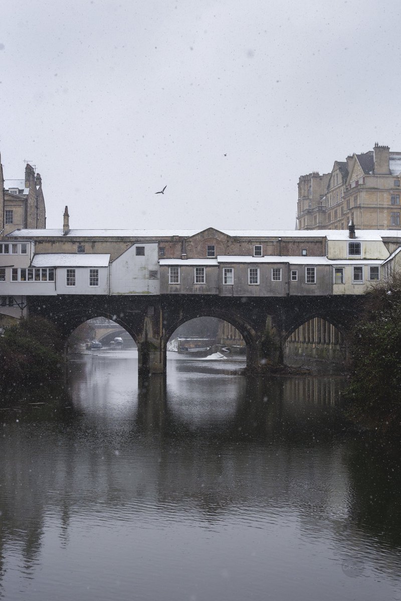 A snowy morning at Pulteney Bridge 

#Bath #VisitBath #Canon