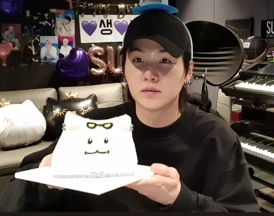 SM00751's tweet photo. Happiest Birthday Yoongi!💜🥳
💜💜💜💜💜💜💜💜💜💜💜💜
Its our cat birthday!!🎂🎆🧿

#YOONGIDAY 
#HappyBirthdaySUGA 
#YOONGIMARRYME 💜 https://t.co/XRQmC8qLU8