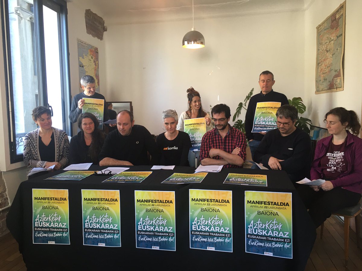 Euskalgintzak manifestaldi erraldoi bat antolatuko du apirilaren 22an Baionan « azterketak euskaraz », « euskarari trabarik ez! », « euskarak bizi behar du! » lemapean
<a href="/Konfederazioa/">Euskal Konfederazioa</a> 
#AzterketakEuskaraz 
<a href="/selauruabetez/">Selaurua Betez</a>