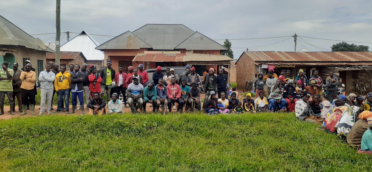 Mbunge wa Jimbo la Lupembe Edwin Swalle amemuagiza Mtendaji wa Kata ya Mtwango kuchukua majina ya Wananchi wote Walionunua Mbolea kwa zaidi ya Elfu Sabini kinyume na maelekezo ya Serikali   kutoka kwa baadhi ya Mawakala katika kata hiyo ili Warejeshewe Fedha zao