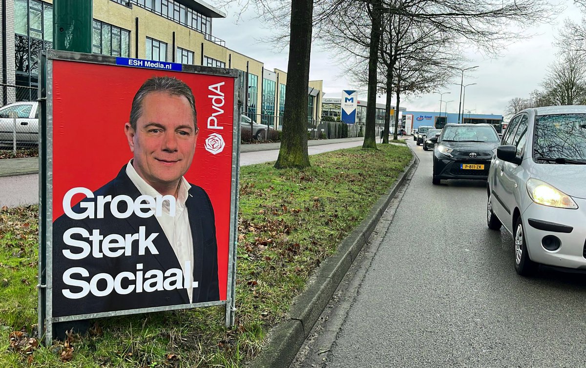 Ook onze buitencampagne hangt er netjes bij. In alle delen van onze provincie. Stem woensdag PvdA. Voor de Provinciale Staten, het waterschap, en indirect de Eerste Kamer. 

Wat je ook kiest, ga in ieder geval stemmen. 

#PS2023 #verkiezingen #15maart #stemPvdA #elkestemtelt