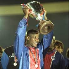 jericsende's tweet photo. Le problème du @PSG_inside ce n’est pas l’entraîneur.
le @PSG_inside remporte la coupe d’Europe des vainqueurs de coupes dans un autre état d’Esprit en 1996 avec des joueurs comme @youridjorkaeff #vincentGuerin #Rai #BrunoNgoty #championleague #Euefa #Football #Psg #Bayern https://t.co/iC8VHVmzxa