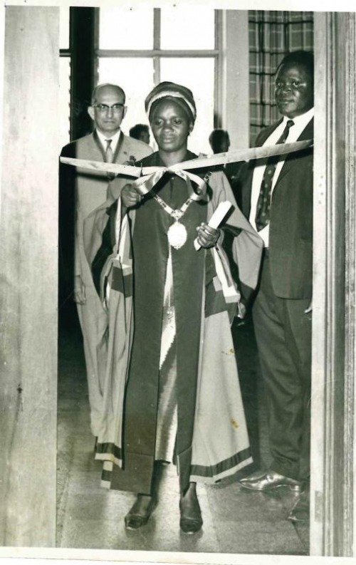 HistoryClassKE's tweet photo. 1/4
Defying Cultural Barriers.

Hon. Grace Monica Akech Onyango (born June 26, 1924), popularly known as Nya'Bungu (Daughter of the Bush), was a retired Kenyan educationist and politician.

📸Courtesy | #KenyaArchives https://t.co/spKASPLihS