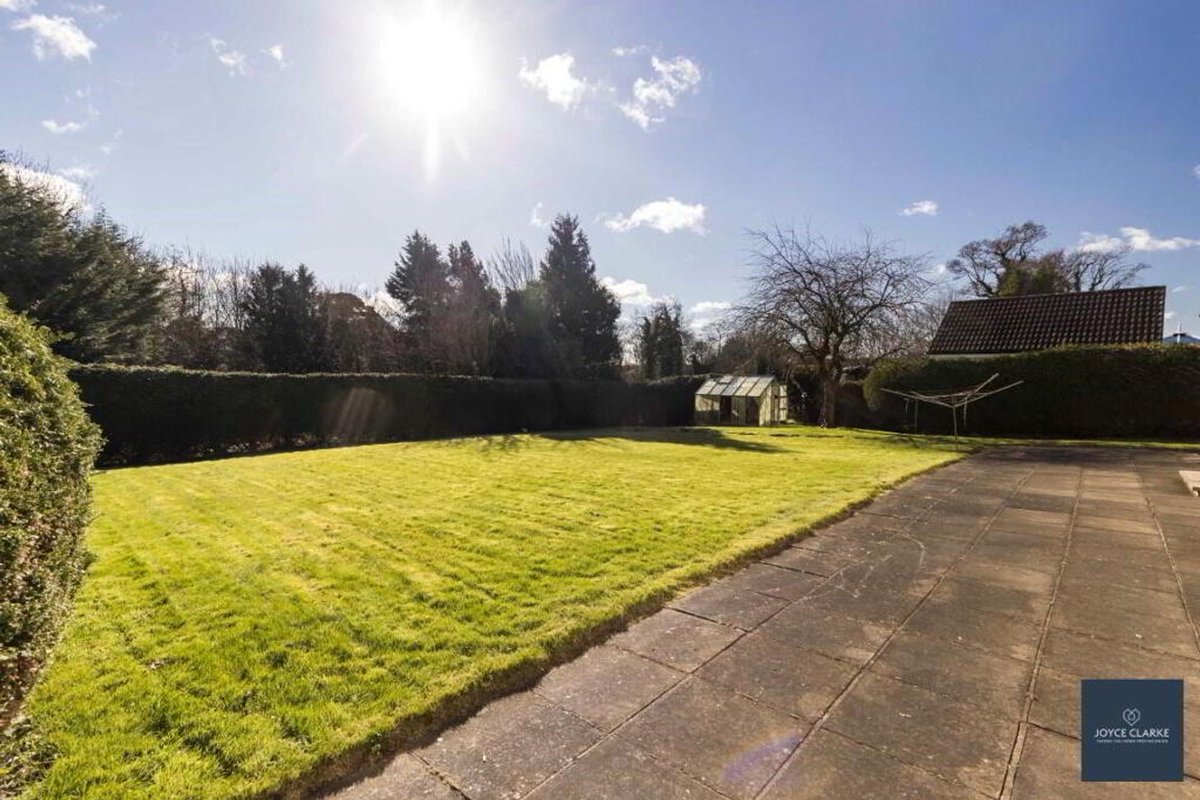 Perfect wee home in Banbridge for a family looking to settle down. ❤️ 📍 9 Old Rectory Park 🏷 £375,000 🛏 4 Beds 📞 Joyce Clarke Estate Agents loom.ly/fxlRQmc #banbridge #estateagents #northernireland #ireland #proeprty #homeforsale #house #propertynews