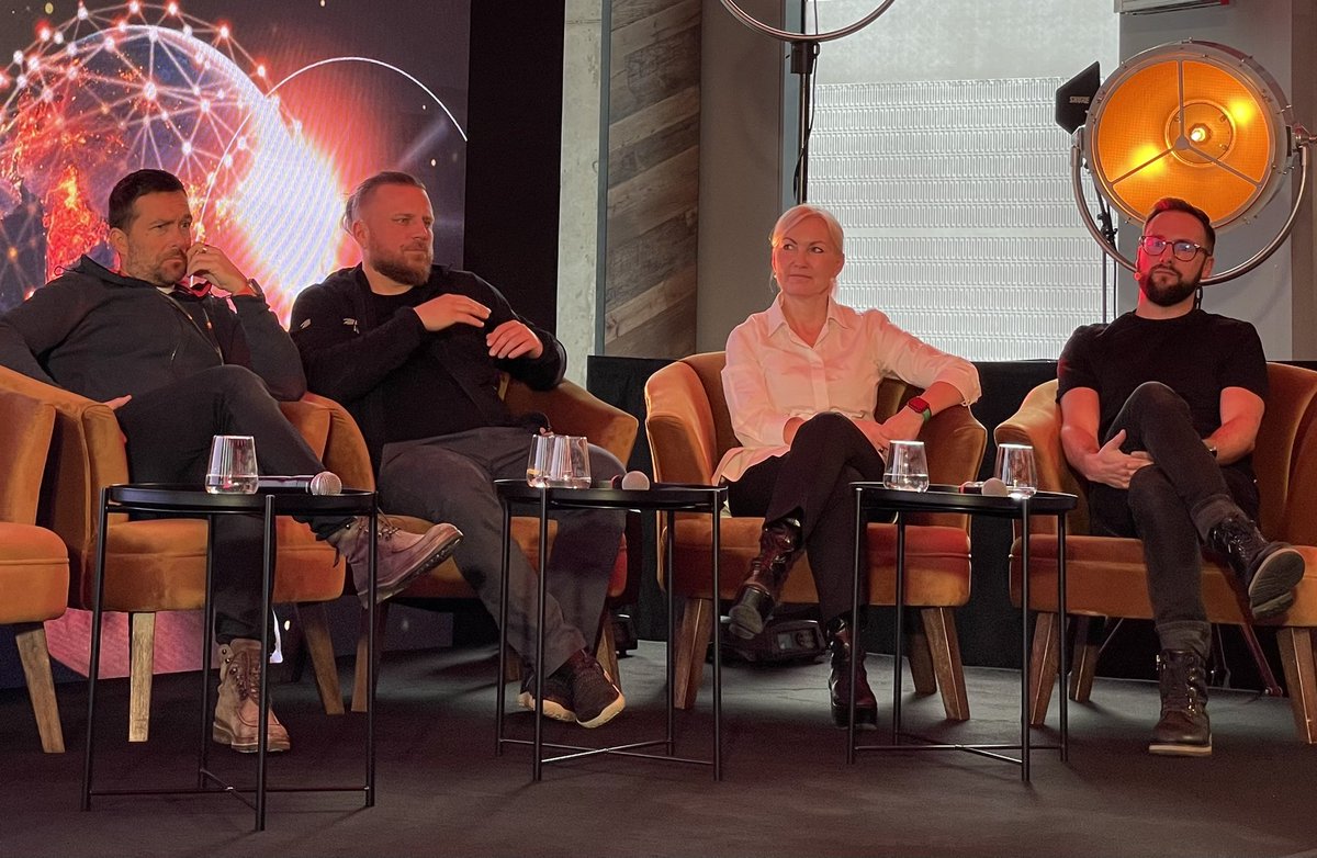 And now state of funding in #CEE from Andrea Lauren (<a href="/RockawayCapital/">Rockaway</a>), <a href="/obartos/">Ondrej Bartos</a> (<a href="/CredoVentures/">Credo Ventures</a>), <a href="/vithorky/">Vit Horky</a> (Czech Founders) and <a href="/VojtaRocek/">Vojta Roček</a> (<a href="/PrestoVC/">Presto Ventures</a>)