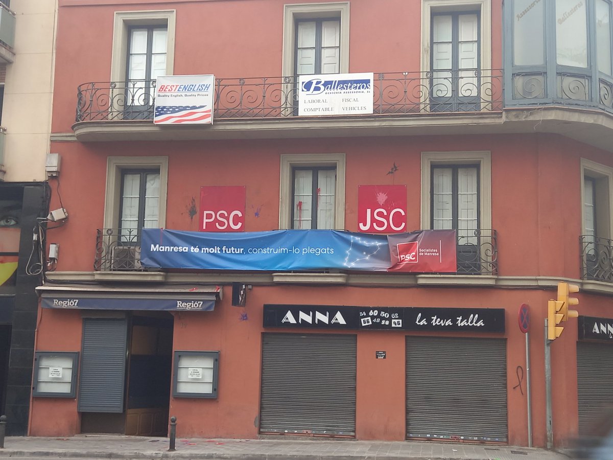 PSCBBS's tweet photo. Una autèntica pena que en un dia com ahir, s'utilitzi la lluita del 8M per atacar la nostra seu @PSCBBS . Totes les conquestes per la igualtat tenen segell socialista i en aquest camí seguirem sempre. https://t.co/YCEkDYD5Oy
