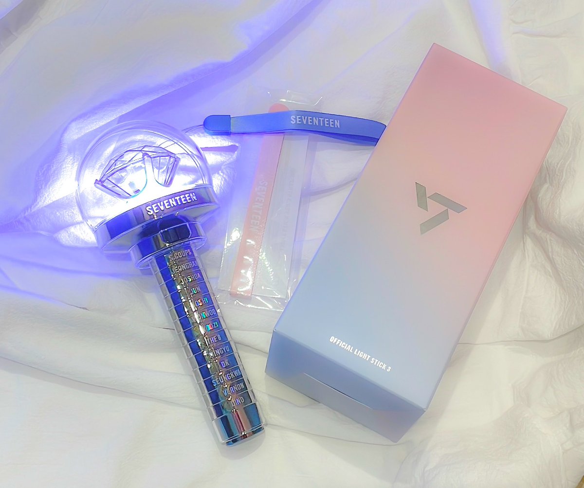 D_SKMN_svt's tweet photo. てなわけで今日届いた初のカラット棒
か、かわいいじゃないか🥺
そしてデコリングは1つだけだとスルスル行っちゃう事がわかった🤞🏻
#SEVENTEEN #CARAT #penlight #DECORING #CARAT棒 https://t.co/sTIa5BCjXN