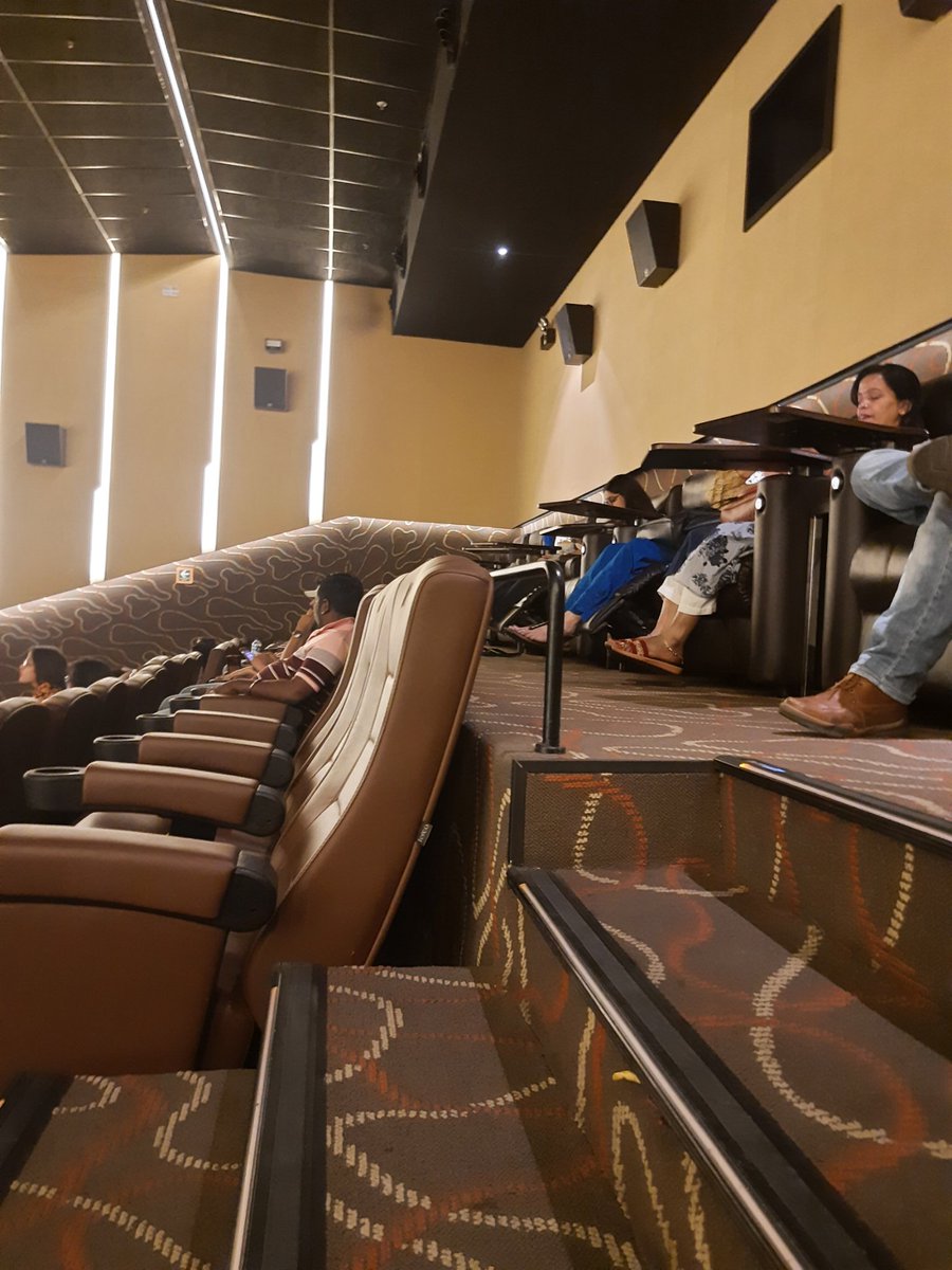 Bluebells257's tweet photo. @SGCMall #nexusseawoods #cinepolis #per @_PVRCinemas @IndiaCinepolis why do the theaters have such high seats when most of us are short? How do you expect us to watch a 3 hr movie with such discomfort? https://t.co/uGz0IxpR1N
