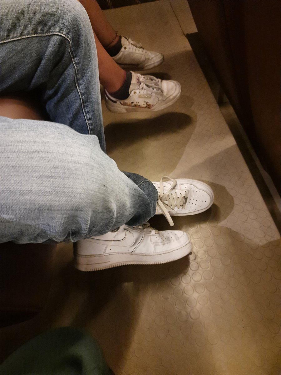 Bluebells257's tweet photo. @SGCMall #nexusseawoods #cinepolis #per @_PVRCinemas @IndiaCinepolis why do the theaters have such high seats when most of us are short? How do you expect us to watch a 3 hr movie with such discomfort? https://t.co/uGz0IxpR1N